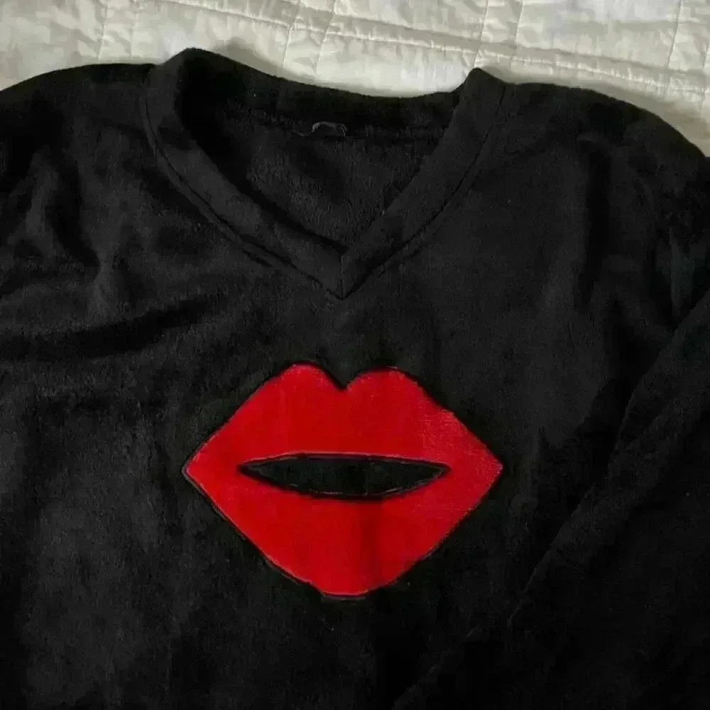 Y2K Black micro fleece sweater Just Love women’s 3xl red lips graphic front - Picture 4 of 4